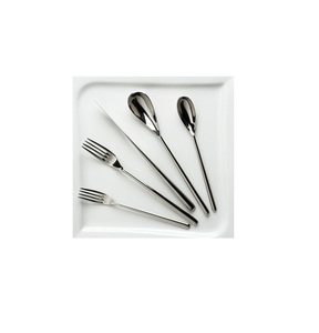 Couverts en acier inoxydable au design intemporel avec une poignée luxueuse et une finition durable pour les présentations de restaurants raffinés et d'événements - Product Image 1