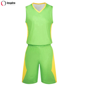 Conjunto de Uniforme de Baloncesto Unisex Personalizado, Venta Especial, Jersey y Pantalones Cortos Reversibles, Color Verde Sólido, por Inspire Apparel - Product Image 2