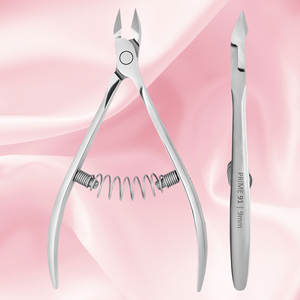 Pince à cuticules professionnelle 3PRO PRIME 91, 9 mm, acier 4013, bords inclinés, stérilisée, outils de soin des ongles pour les orteils et les doigts incarnés - Product Image 1