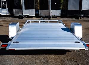 รถพ่วงพื้นเรียบแบบใหม่ ขนาด 40 ฟุต โครงสร้างเหล็กแข็งแรง 3 เพลา รับน้ำหนัก 2-3 ตัน สำหรับขนส่งสินค้าและอุปกรณ์ - Product Image 6