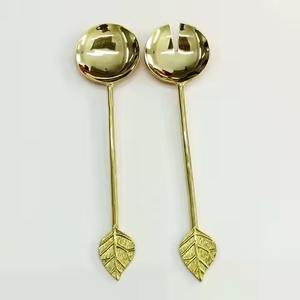 ชุดช้อนส้อมสแตนเลสตกแต่งลายสวยงาม ด้ามจับดีไซน์เฉพาะตัว พร้อมที่ตักสลัด - Product Image 5