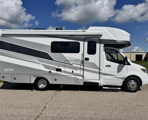 Autocaravanas de Gran Espacio y Calidad, Resistentes, Ideales para Acampar - Product Image 5