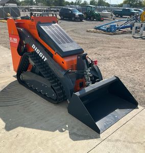 Minicargadora de orugas Diggit SCL850 con motor diésel de alta eficiencia y componentes MOOG para rodamientos de motor - Product Image 1