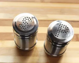 Vente en gros de salière et poivrière ronde en métal en acier inoxydable Outils pour herbes et épices pour la maison et le restaurant - Product Image 3
