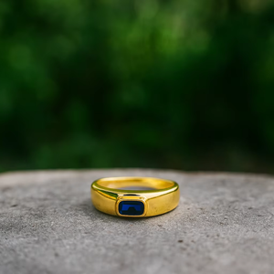 Anillo de Boda Unisex Hecho a Mano en Plata de Ley 925 con Gema Octogonal de Zafiro Azul para Ella - Product Image 1