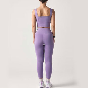 Ensemble de yoga violet pour femme, legging taille haute et crop top à col carré, 2 pièces, sans couture, pour entraînement et sport, en polyester - Product Image 3