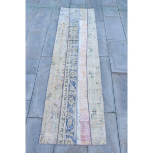 Alfombra Turca Vintage de 2x7.3 pies, Alfombra de Lana a Rayas Azules y Blancas - Product Image 1