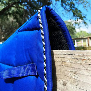 Tapis de selle écologique en tissu recyclé, durable, pour l'équitation, avec traitement antibactérien pour le soin des chevaux - Product Image 6