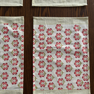 Manteles individuales y servilletas de mesa de algodón con estampado de bloque de mano Rosa Butti - Product Image 2