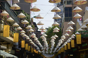 Sombrero Cónico Hecho a Mano en Vietnam con Hojas de Palma para Viajes, Agricultura y Decoración - Product Image 4