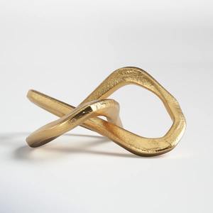 Elegante Objeto Decorativo de Metal Dorado, Escultura Moderna que Agrega un Encanto Artístico de Lujo a la Sala de Estar o la Oficina, de la India - Product Image 4