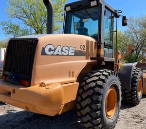 Cargador de ruedas 2005 Case 621D Fuerza probada con rendimiento confiable Construido para manejar trabajos difíciles con confianza - Product Image 3