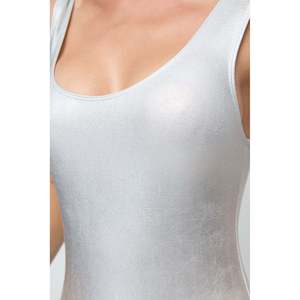 Blusa Casual sin Costuras con Tirantes y Hombros Descubiertos con Logotipo Frontal - Product Image 4