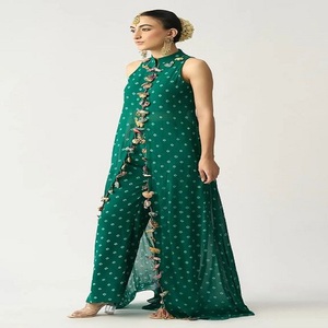 Costumes de cérémonie de haute qualité pour femmes, style classique, en velours champagne, coupe trapèze, fabrication indienne. - Product Image 2
