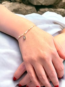 Bracelet en acier inoxydable plaqué imitation perle et zircon DAFNI BIG PAZAR - Cadeau tendance d'Istanbul - Product Image 1