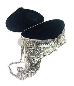 Pochette élégante en laiton sculpté à la main, style vintage, couleur argent, à prix abordable, provenant d'un fournisseur indien – Meilleure vente - Product Image 6