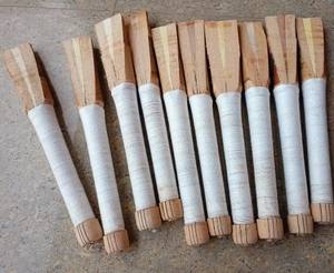 Bastones sólidos duraderos de Singapur de alta calidad, mango de bate de críquet, accesorios de madera natural a precio mayorista - Product Image 1