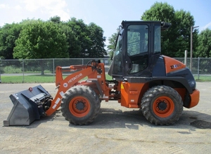 รถตักล้อลากที่ผ่านการรับรอง epa/ce ใช้งานง่ายง่ายถังติดตั้งด้านหน้าไม่ต้องเสียภาษี - Product Image 2