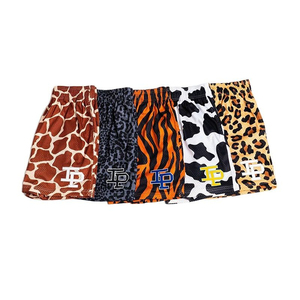 Pantalones cortos de baloncesto básicos de verano recortados para hombre, malla de poliéster de algodón liso Vintage, dos bolsillos con dobladillo lateral profundo, medio sólido - Product Image 3