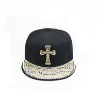 Casquette Snapback à visière plate avec emblème croix en strass, ton or, style streetwear, réglable, unisexe pour hommes et femmes, pour fêtes et usage quotidien
