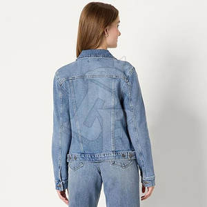 Nouvelle veste en jean pour femmes avec logo personnalisé à la mode, coupe moderne, parfaite pour un look décontracté sans effort à la mode au quotidien - Product Image 4