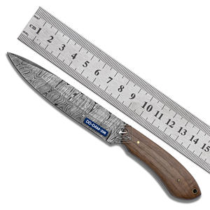 Cuchillo de Caza Personalizable Hecho a Mano DD-DAM-395, Hoja de Acero de Damasco de 0.20 Pulgadas de Grosor, Mango de Madera de Nogal Exótico, Cuero Repujado - Product Image 4