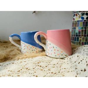 Taza de Cerámica Esmaltada BRUSHSTROKE BLISS, Diseño Vibrante Pintado a Mano, Apta para Microondas y Lavavajillas, para Desayuno, Bebidas Calientes, Regalos - Product Image 1