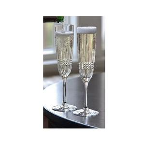 La forme élégante d'un verre à vin en verre rehausse naturellement le flux aromatique et apporte une touche de sophistication à la restauration quotidienne. - Product Image 1