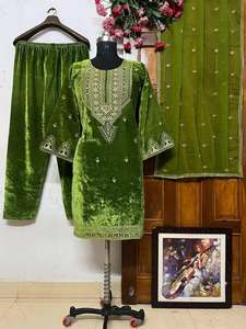 Le designer indien porte du fil de velours lourd vert de qualité supérieure brodé Kurta et pantalon avec Dupatta entièrement cousu - Product Image 4