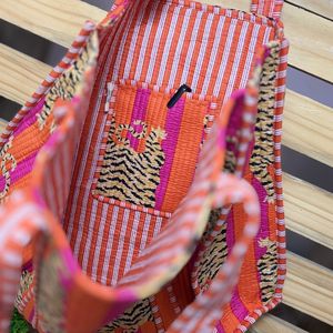 Bolso Tote Kantha Hecho a Mano con Estampado de Tigre |   Bolso de Hombro Acolchado de Algodón - Product Image 6