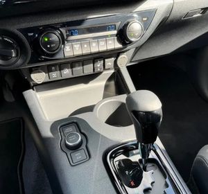 Achetez une Toyota Hilux Invincible d'occasion 2023, vitesse maximale, livraison rapide, vente en gros disponible - Product Image 6