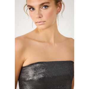 Top Corto Sin Tirantes de Tela Brillante - Product Image 4