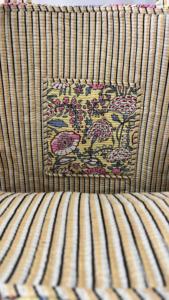 Bolso de hombro de algodón indio suave hecho a mano, bolso acolchado con estampado de arcoíris para viajes diarios, cierre abierto de moda con decoración de cadenas - Product Image 6