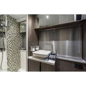 Lancha Motora Galeon 470 Sky 2019 Usada, Casco de Fibra de Vidrio, Motor a Gasolina de 350 HP, Velocidad de 35-40 Nudos - Product Image 3