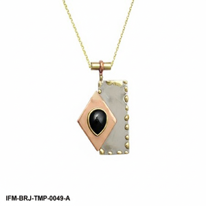 Collar con Colgante Geométrico de Metal Mixto Hecho a Mano, Joyería Artesanal de Latón, Cobre y Plata - Product Image 4