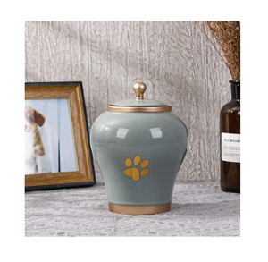 Urna de metal para mascotas de calidad superior con tapa roscada y base forrada de fieltro para cenizas - Product Image 5