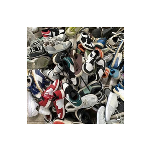 Chaussures d'occasion Chaussures de sport d'occasion de marque mixtes à vendre - Product Image 1