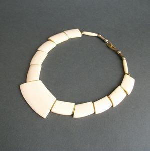 Collar colgante de resina colorido hecho a mano para mujer - Product Image 2