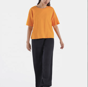 Camiseta de algodón de gran tamaño de alta calidad para mujer, ropa de calle gráfica con estampado de logotipo personalizado, ajuste holgado con hombro caído transpirable - Product Image 3