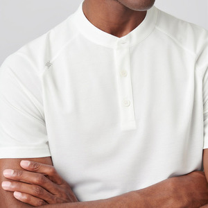 Vêtements de sport en gros pour hommes, tissu extensible personnalisé, col à lame, polos de golf unis - Product Image 3