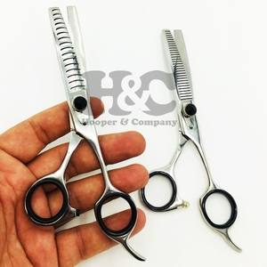 Nuevo juego de tijeras para mascotas Tijeras plateadas listas para enviar Logotipo gratis Adelgazamiento Tijeras sostenibles para el cuidado de mascotas Tijeras de acero inoxidable - Product Image 1