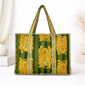 Grand sac fourre-tout à rayures de tigre imprimé en blocs durables-Shopper en coton vert - Product Image 1