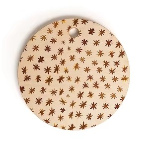 Planche à découper moderne en bois avec motif tendance et artisanat haut de gamme pour les cuisines contemporaines - Product Image 6