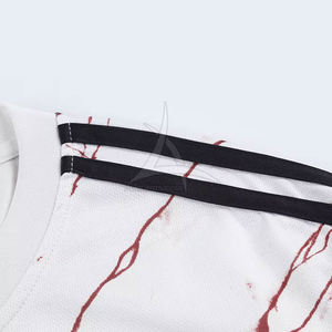 ชุดฟุตบอลพรีเมียม ผ้าโพลีเอสเตอร์ 100% ทนทาน น้ำหนักเบา ระบายอากาศได้ดี สีและโลโก้ปรับแต่งได้ ออกแบบสำหรับทีมและสโมสร - Product Image 4