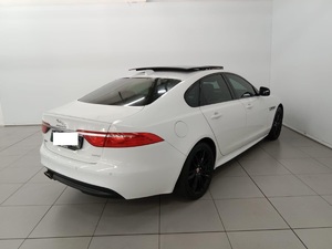 Offre promotionnelle : Jaguar XF 2.D HSE R-Dynamic D200 d'occasion 2022, faible kilométrage - Product Image 4