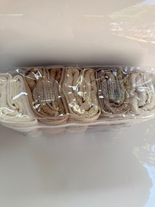 Sac d'emballage pour serviettes en PVC transparent avec aérations |   Sac cube en vinyle transparent pour linge de luxe |   Étui en plastique à fermeture éclair pour textiles de maison - Product Image 1
