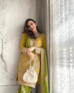 Costume traditionnel de créateur entièrement cousu en tissu georgette brodé pour la fête Ensemble Dupatta avec haut et pantalon indien pakistanais - Product Image 2