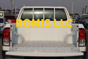 Toyota Hilux 2025 Pickup Bianco 5 Posti Cambio Automatico Fari LED Pneumatici R17 Motore a Benzina - Product Image 5