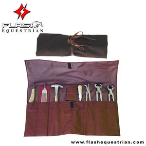 Kit enroulable d'outils de maréchal-ferrant en cuir Organisateur de salle de sellerie personnalisé Hilmar Tool Hardware Set Protective Leather Sheathe for Farriers - Product Image 2