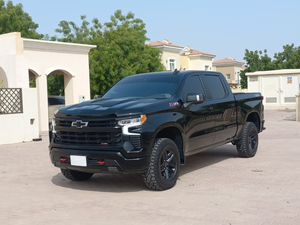 Silverado 2022 Negro, 4 Cilindros, Asientos de Cuero, Tracción en las Cuatro Ruedas, Control de Crucero Adaptativo, Automático, Neumáticos R20, 5 Plazas, Techo Solar, Visión Trasera de 360° - Product Image 2